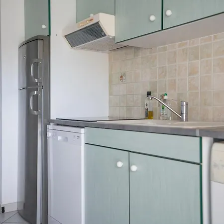 Avec Piscine Partagee אגדה