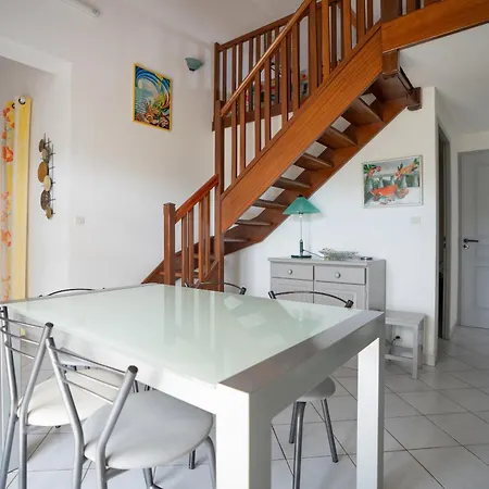 Avec Piscine Partagee * אגדה