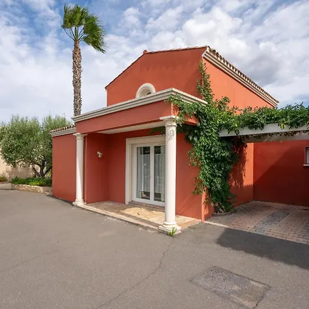 Avec Piscine Partagee אגדה