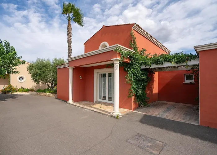 Avec Piscine Partagee アグド