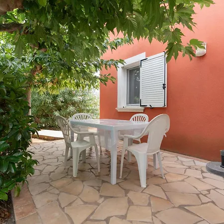 Avec Piscine Partagee Villa