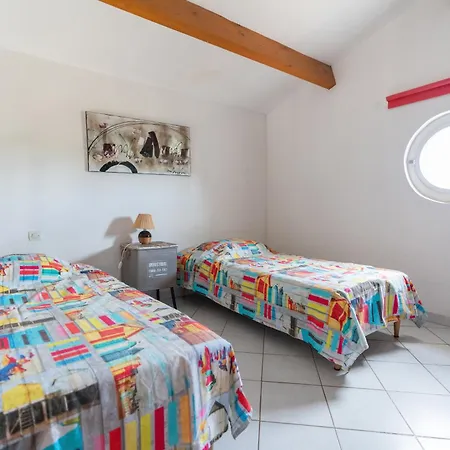 Avec Piscine Partagee Villa Agde