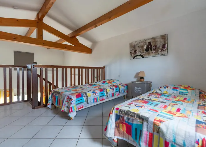 Villa Avec Piscine Partagée *